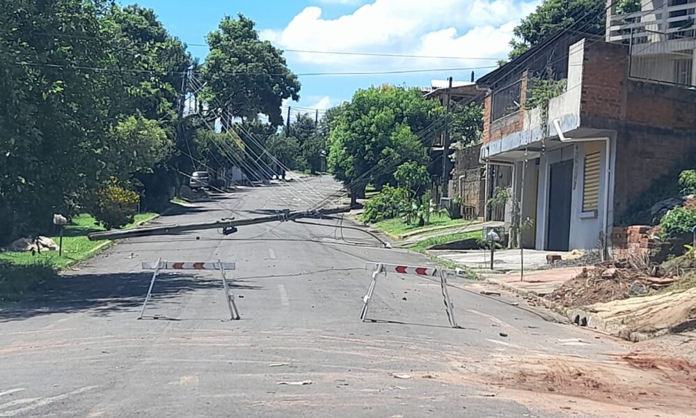 Rua Na Paulista Segue Bloqueada Devido A Queda De Poste Tudo Online